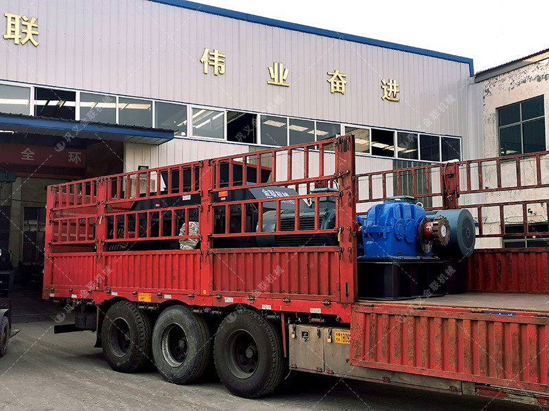 2PG1510鹅卵石制砂机设备 两台大型制砂机发往新疆