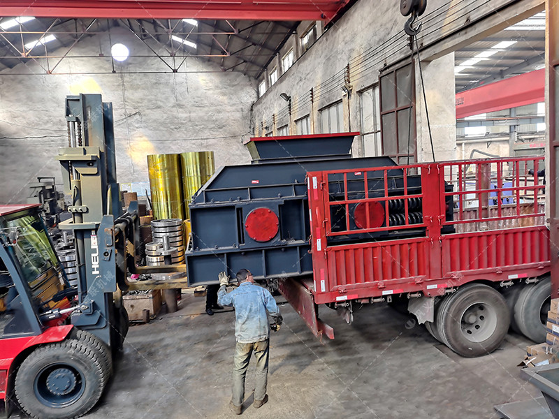 1508大型对辊破碎机发往陕西破碎石英砂