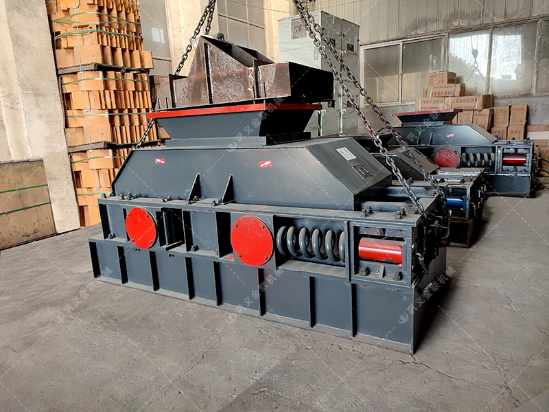 86对辊破碎机发往广西破碎鹅卵石 86对辊破碎机发往广西破碎鹅卵石