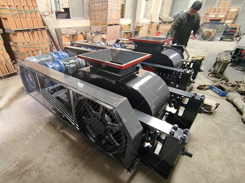 小型对辊破碎机发往广西破碎沙子 小型对辊破碎机发往广西破碎沙子