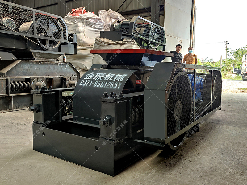 小型对辊破碎机发往福建破碎石英砂 小型对辊破碎机发往福建破碎石英砂