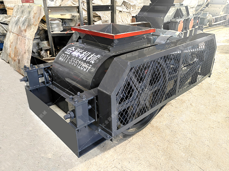 小型对辊破碎机发往江苏破碎硅铁 小型对辊破碎机发往江苏破碎硅铁