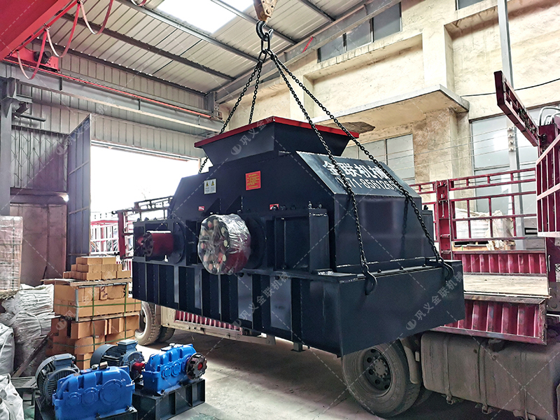 86中型对辊破碎机发往四川破碎瓜子石