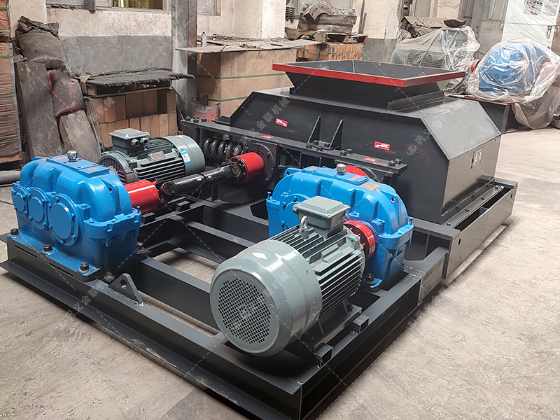 双齿辊破碎机发往青海格尔木破碎镍矿 双齿辊破碎机发往青海格尔木破碎镍矿