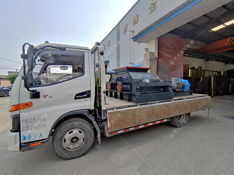 双齿辊破碎机发往青海格尔木破碎镍矿 双齿辊破碎机发往青海格尔木破碎镍矿