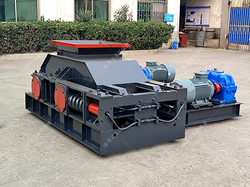 小型对辊破碎机发往福建破碎瓜子石