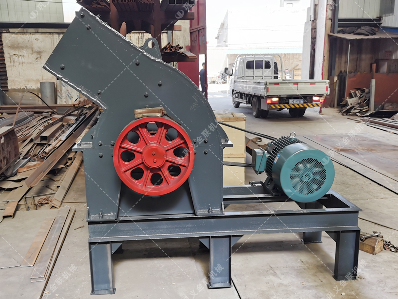 不锈钢锤式破碎机发往河北粉碎化肥