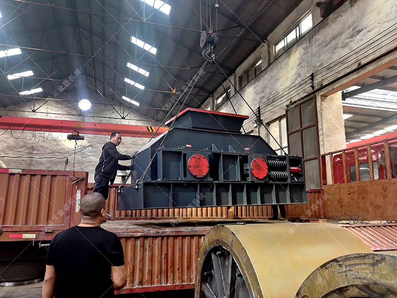 2PGY1200x800半自动液压对辊制砂机发往湖北 2PGY1200x800半自动液压对辊制砂机发往湖北