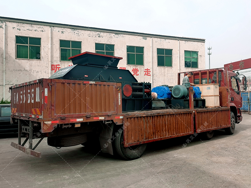 2PGY1200x800半自动液压对辊制砂机发往湖北 2PGY1200x800半自动液压对辊制砂机发往湖北