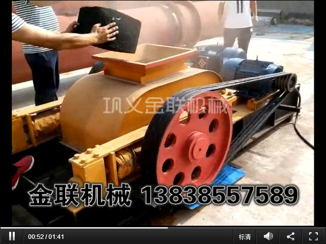 双齿辊破碎机视频_粉碎陶瓷原料现场试机视频